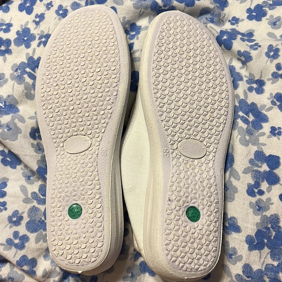 Chinese Mary Janes. Thicker Heeled. They Say Size 38 But US I’d Say 7.5. - Picture 2 of 4